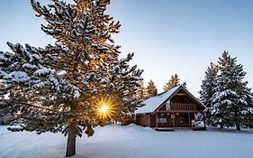 Yellowstone Cozy Caldera Cabin